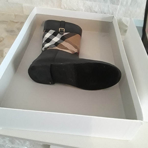 Burberry Boots for kids - Picture 2 of 3